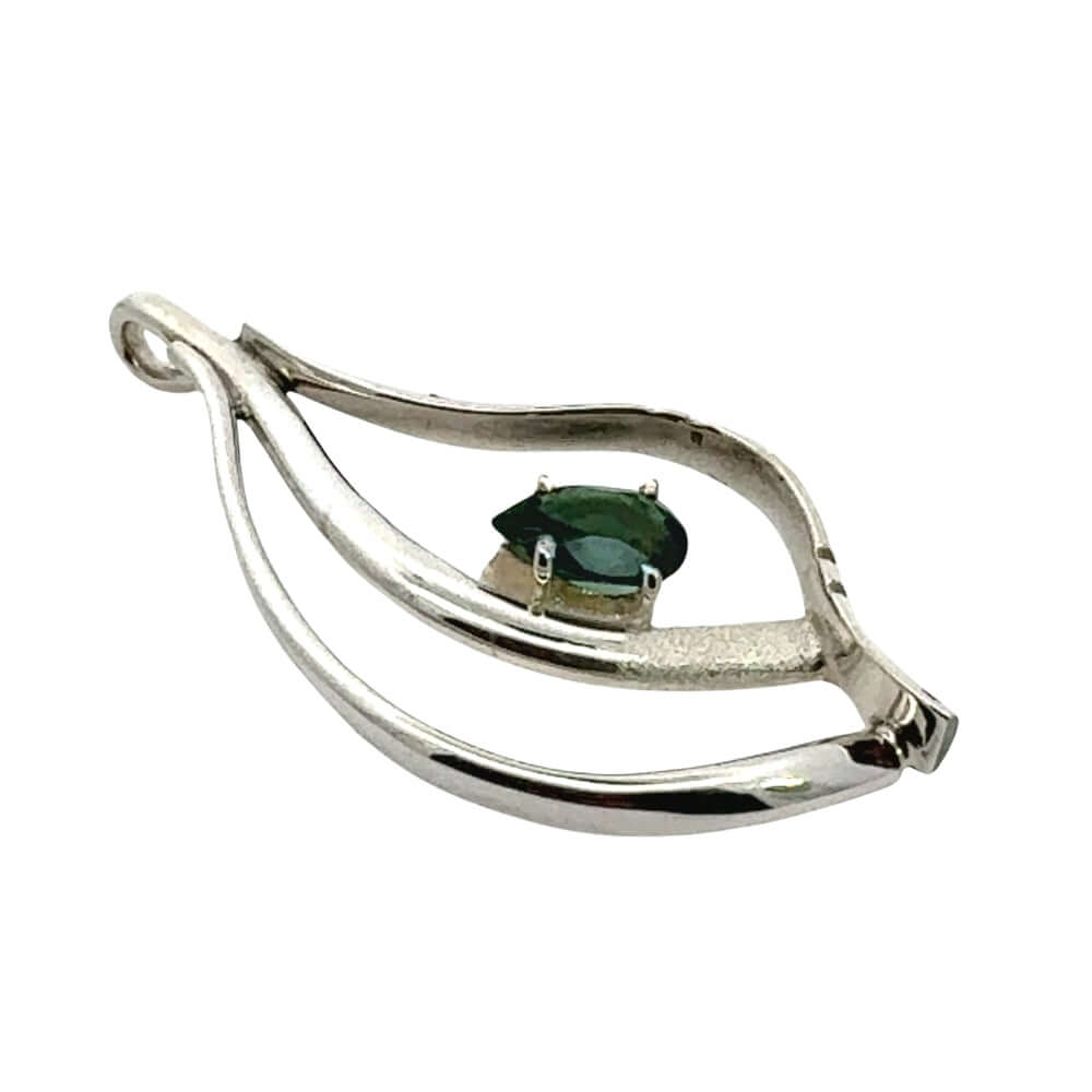 Contemporary 925 sterling silver artisan jewelry from Mexico with a fluid silhouette and natural peridot accent.