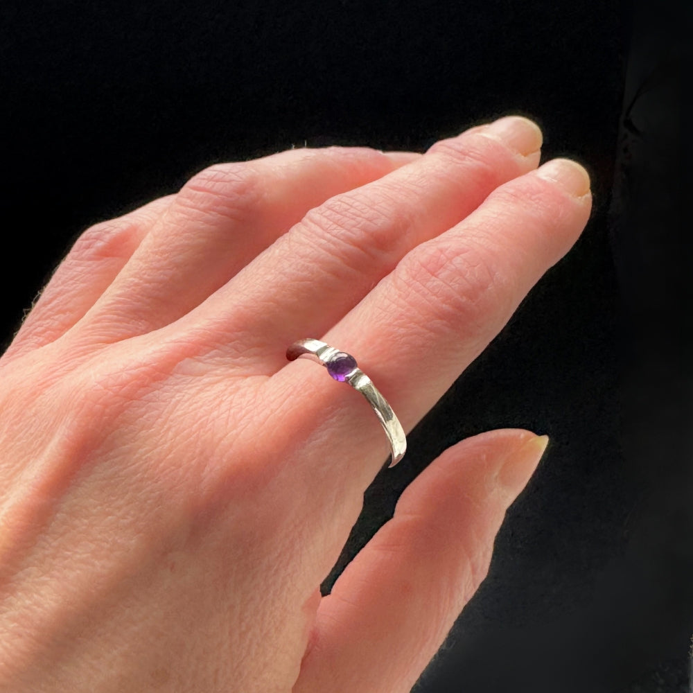 Sleek Taxco Silver Ring with Solitaire Gemstone