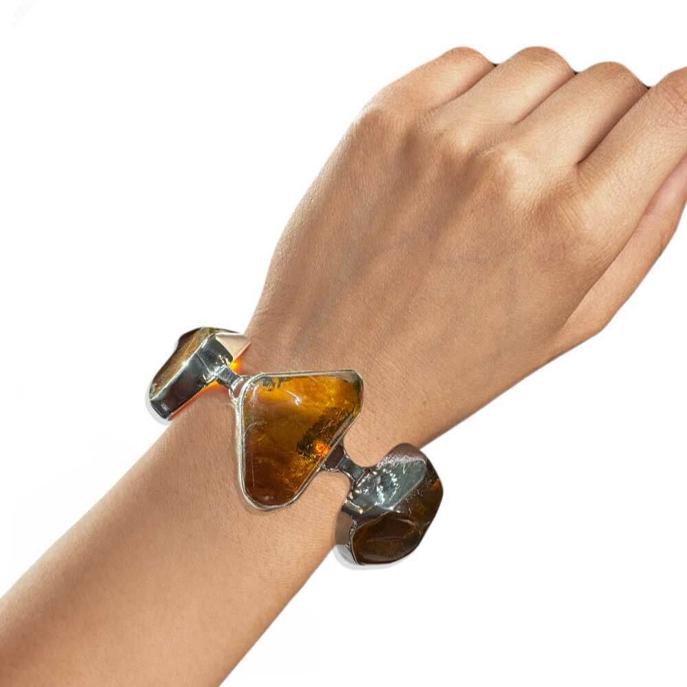 Amber-Bracelet-in-950-Silver-with-model-Nueve-Sterling