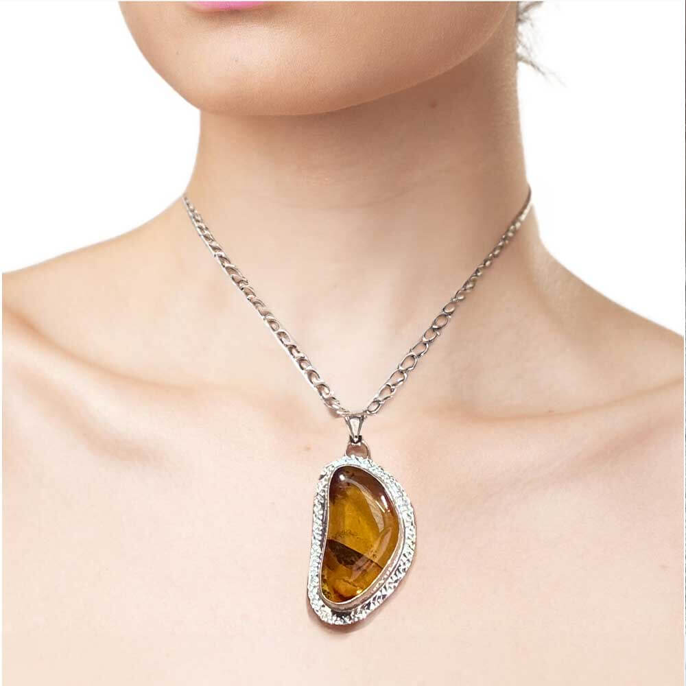 Amber-Pendant-in-950-Silver-with-model-Nueve-Sterling
