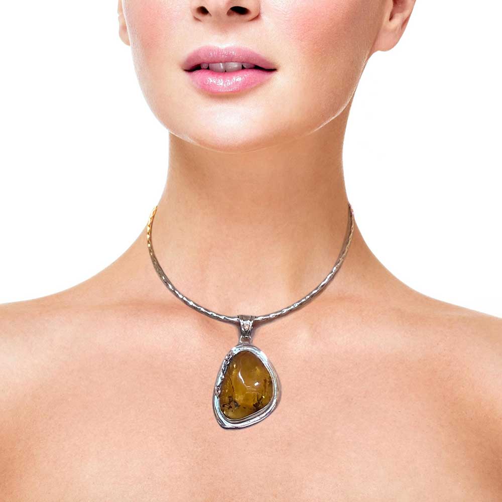 Amber-Pendant-with-Motif-in-950-Silver-with-model-Nueve-Sterling