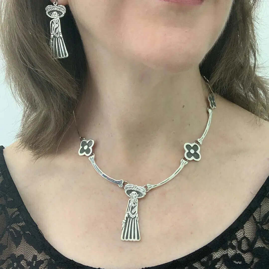     Catrina-Silver-Necklace-with-model-Nueve-Sterling