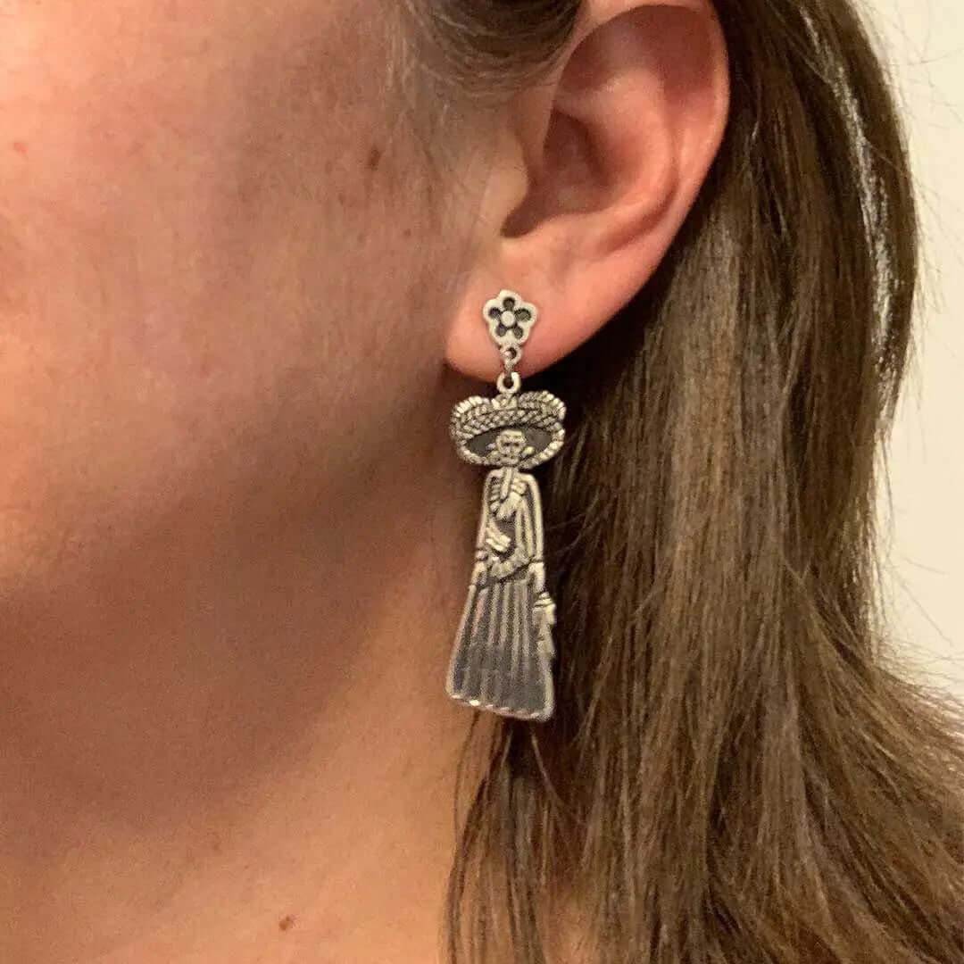     Catrina-with-Hat-Silver-Earrings-with-model-Nueve-Sterling