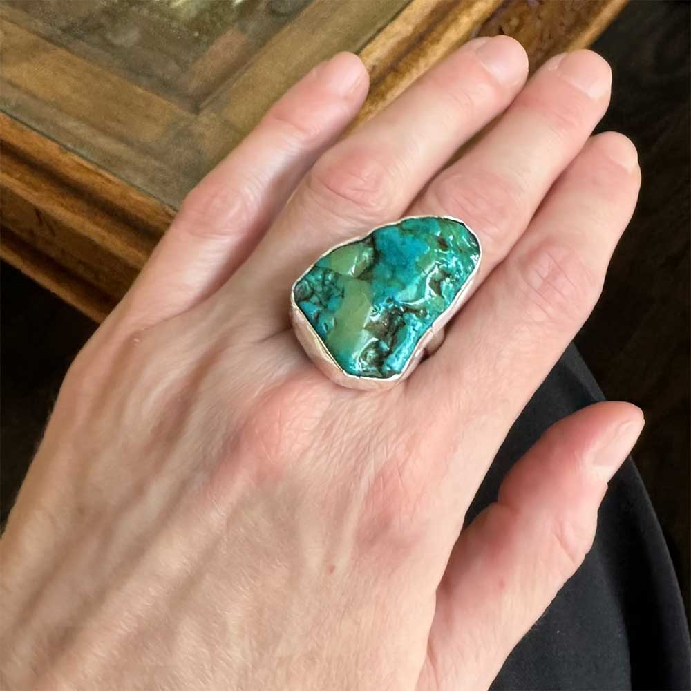 A beautiful turquoise popular ring