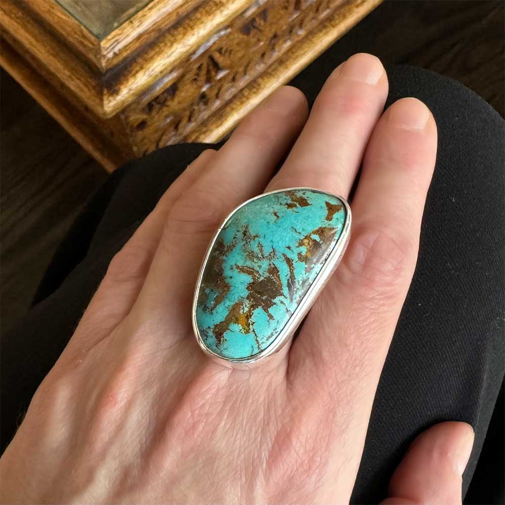 Chunky-950-Silver-Turquoise-Ring-with-model-Nueve-Sterling