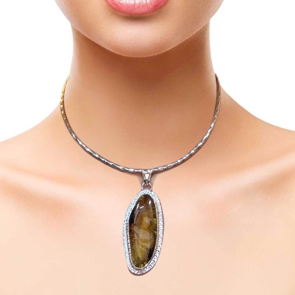 Long-Amber-Pendant-in-950-Silver-with-model-Nueve-Sterling