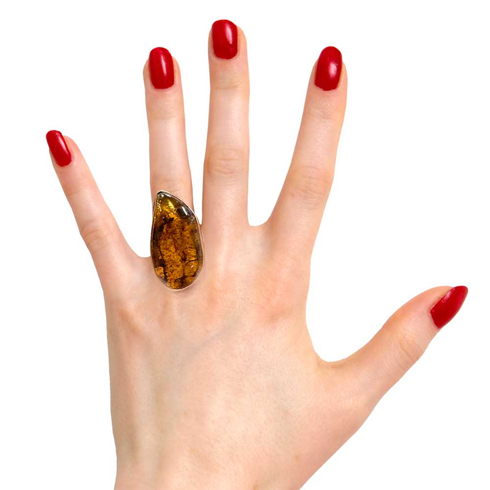 Pointy-Amber-Ring-in-950-Silver-with-model-Nueve-Sterling