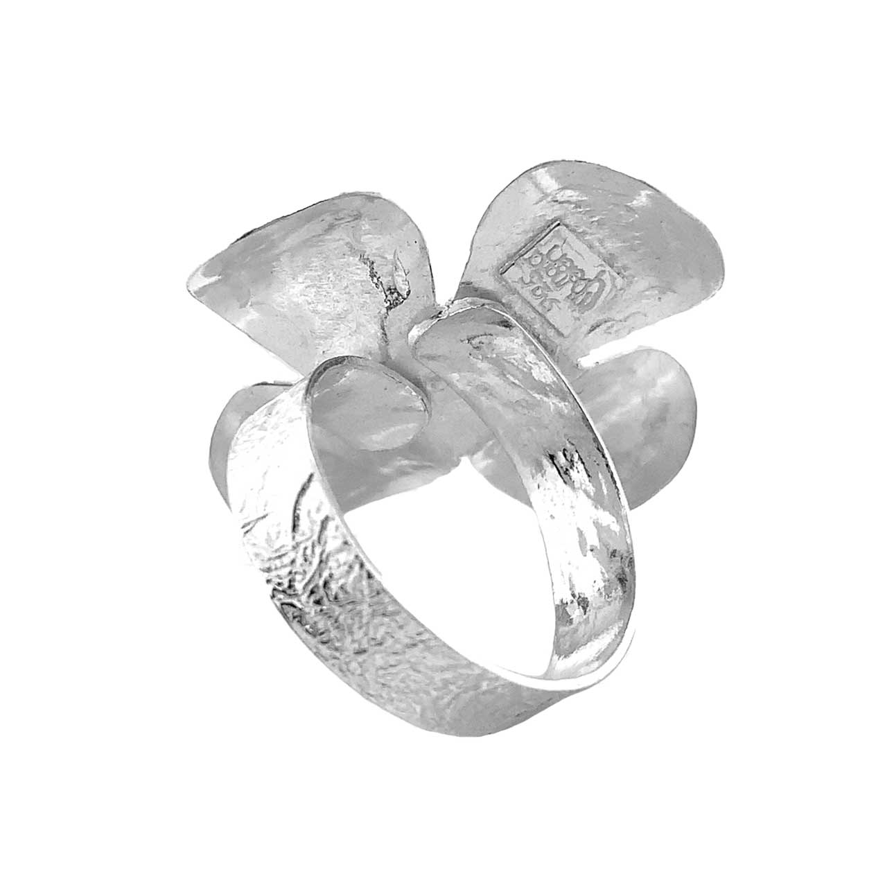 Silver-Flower-Ring-with-Peridot-back-Nueve-Sterling