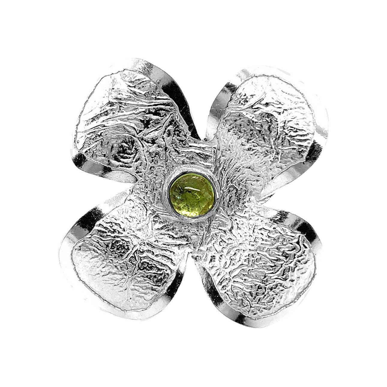 Silver-Flower-Ring-with-Peridot-front-Nueve-Sterling