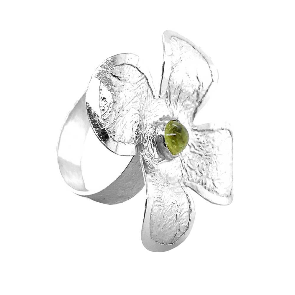 Silver-Flower-Ring-with-Peridot-side-Nueve-Sterling