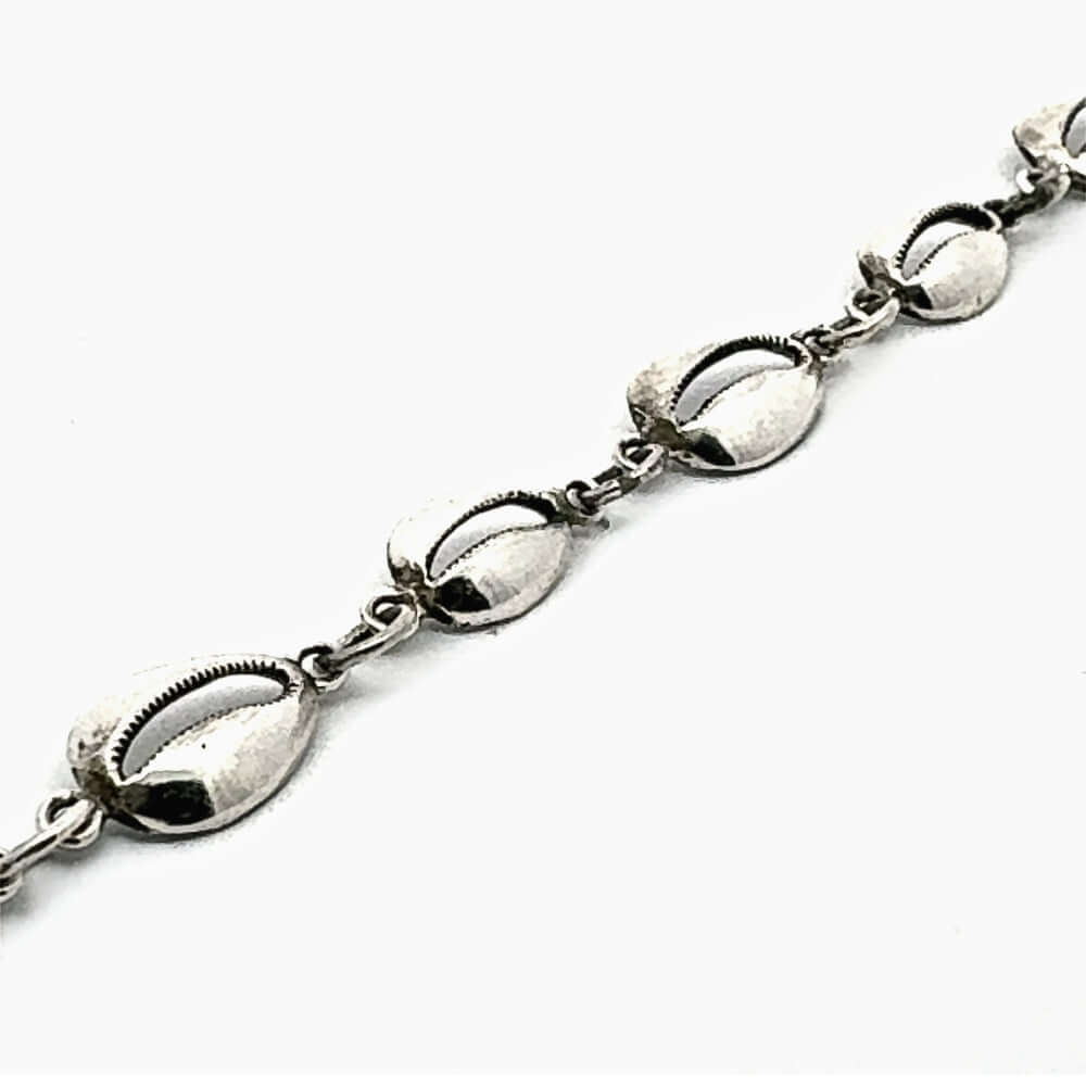 Detail of Small Silver Shells Bracelet 
