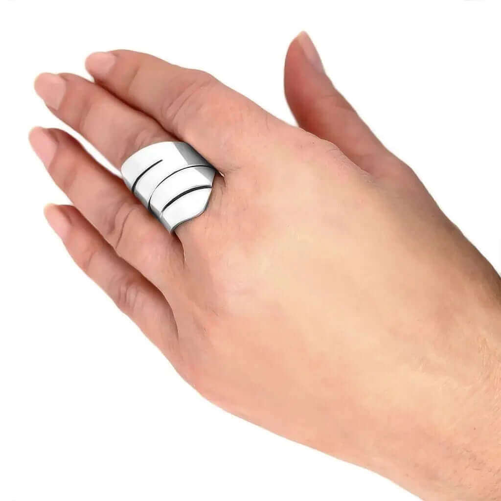 Bars Silver Ring with model - Nueve Sterling