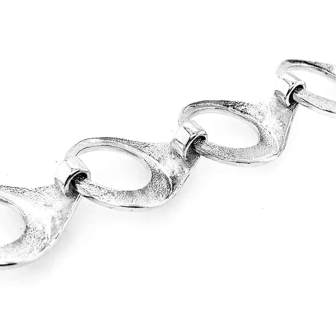 Linked Circles Bracelet In Silver back - Nueve Sterling