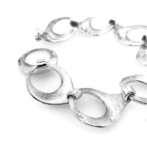 Linked Circles Bracelet In Silver back detail - Nueve Sterling
