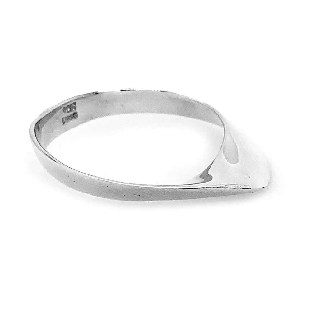 Modern Oval Pendant In Silver flat 