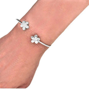 %product Open Delicate Silver Bangle with Flowers Nueve Sterling