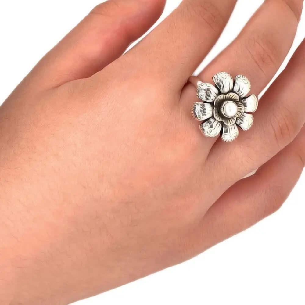 Silver Flower Ring With Pearl with model - Nueve Sterling