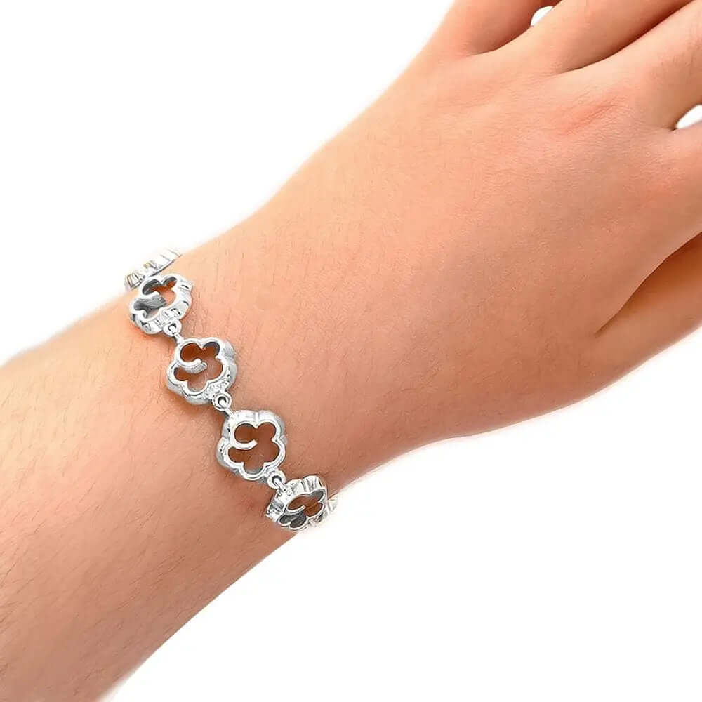 Small Flowers Bracelet In Silver with model - Nueve Sterling