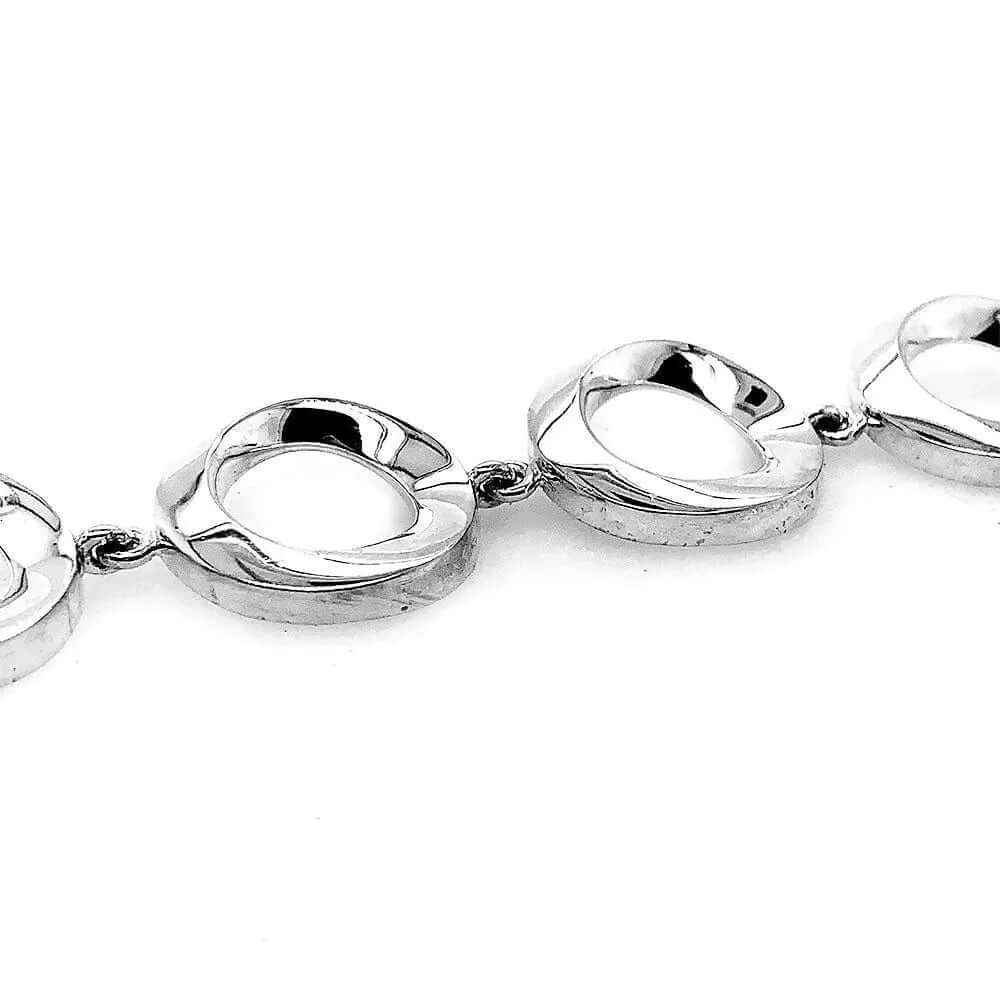 Stylized Circles Necklace In Silver flat - Nueve Sterling